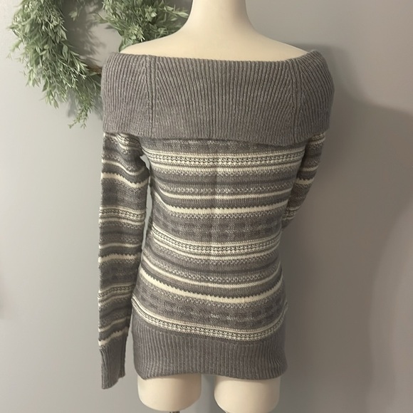 Like New WHBM Off-Shoulder Tunic Length Sweater Size Small - Picture 3 of 5